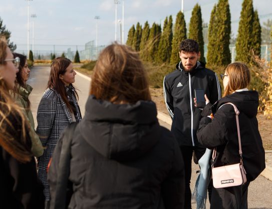 Visitantes de la escuela de los Medios